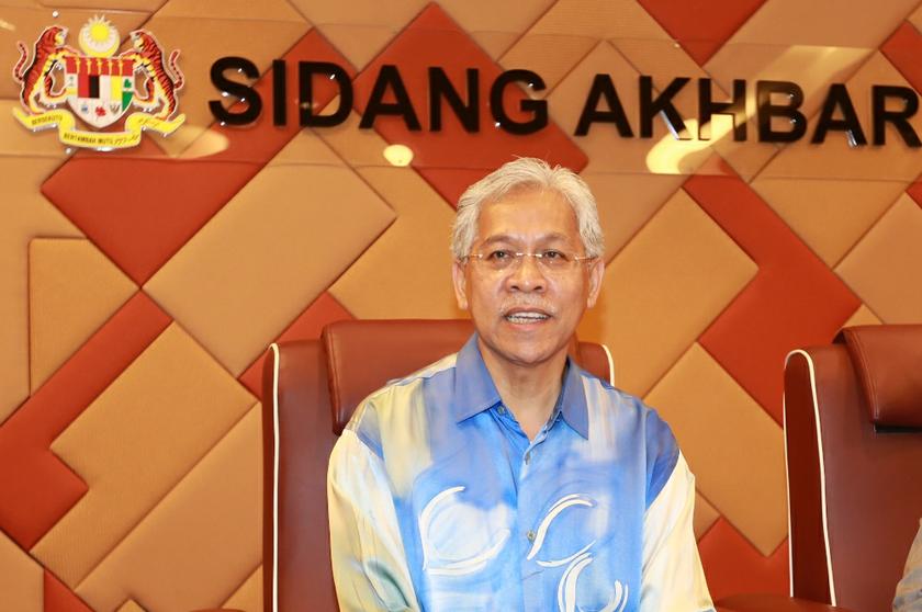 Second Education Minister Datuk Seri Idris Jusoh opens Conference To Uphold Malay Language in conjunction with 2013 National Language Month at Za'ba Hall, Education Ministry, Tower 2, Precinct 5, Putrajaya. November 28, 2013. u00e2u20acu201d Picture by Saw Siow Fengn