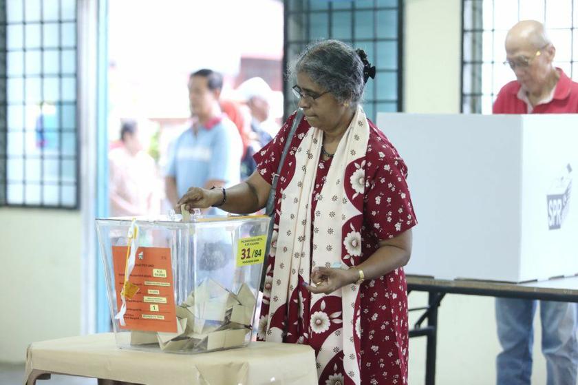 A voter casts her vote at the Kajang by-election, Kajang, March 23, 2014. u00e2u20acu2022 Picture by Choo Choy May