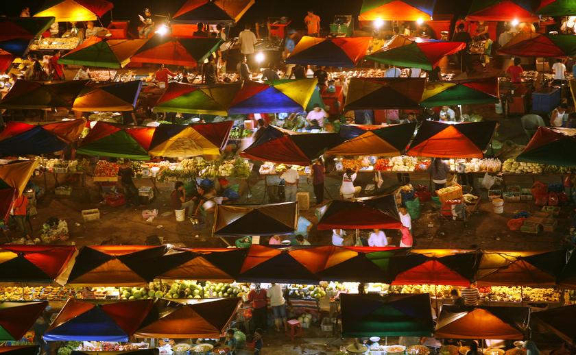 A general view of a weekly night market in Kota Kinabalu in Malaysia's state of Sabah in this February 21, 2009 file photo. u00e2u20acu201d Reuters pic
