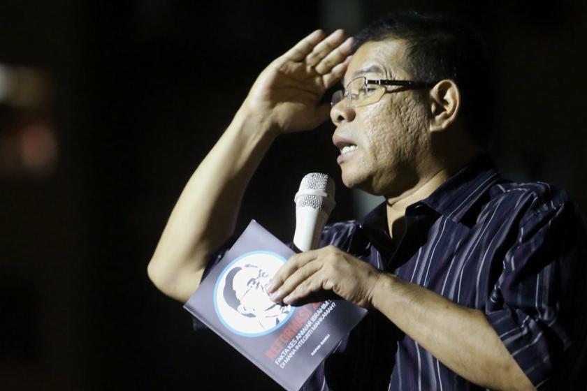 Saifuddin Nasution gestures as he gives his speech at  the Reformasi 2.0 ceramah in Lembah Pantai, April 20, 2014. u00e2u20acu201d  Picture by Choo Choy May
