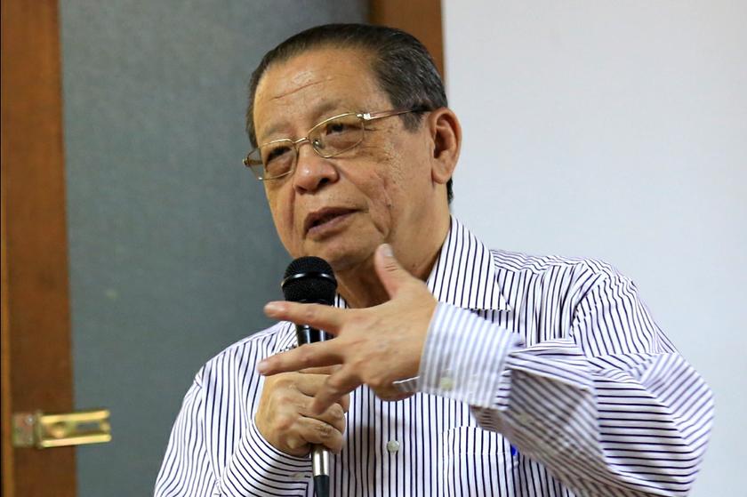 Lim Kit Siang speaks at a memorial for Karpal Singh at La Salle Hall, Selangor, on May 2, 2014. u00e2u20acu201d Picture by Saw Siow Feng
