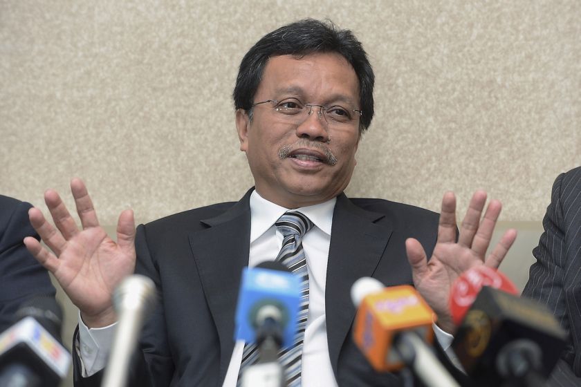 Datuk Seri Mohd Shafie Apdal speaking to reporters after chairing a ministry-level meeting on the management of the remains of Malaysian victims of the Flight MH17 tragedy, August 8, 2014. u00e2u20acu201d Bernama pic