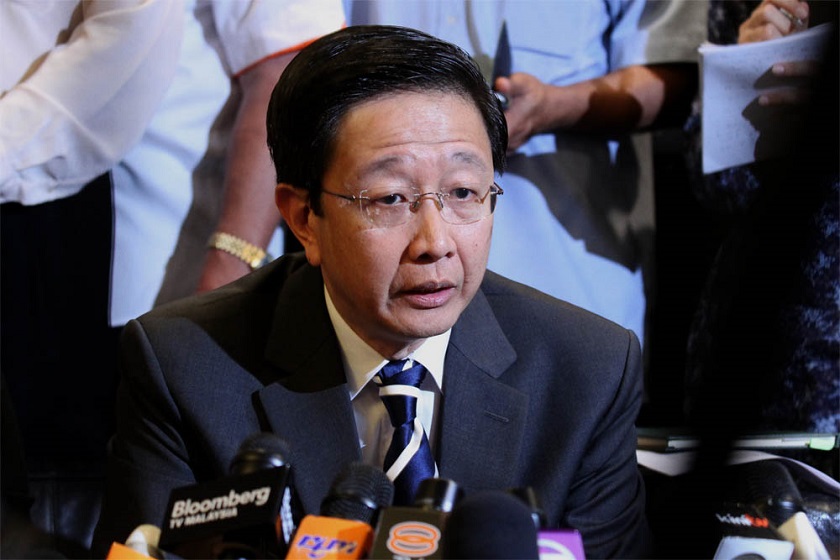 Datuk Teng Chang Khim speaks to the media at the Bangunan SSAAS in Shah Alam, August 13, 2014. u00e2u20acu201d Picture by Yusof Mat Isa