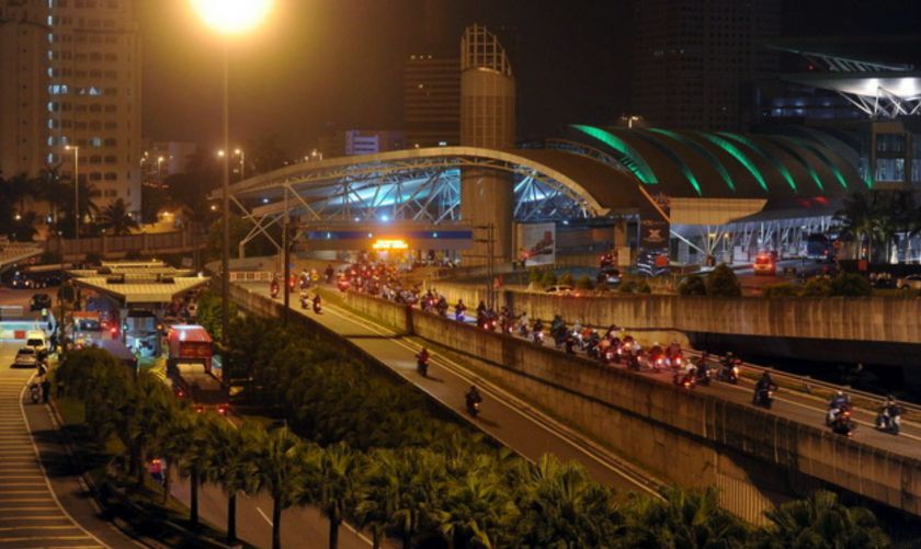 File picture shows the traffic at around 5.30am on August 4, 2014 at the Sultan Iskandar Customs, Immigration and Quarantine (CIQ) complex, Johor Baru. u00e2u20acu201d Bernama pic