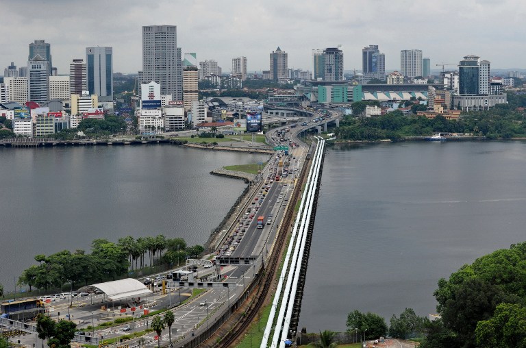 Singapore revised its vehicle entry permit (VEP) fee on foreign cars entering the republic from S$20 to S$35 (RM51.26 toRM89.71) effective August 1. u00e2u20acu201d AFP pic