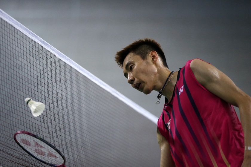 Datuk Lee Chong Wei is pictured at the net during his menu00e2u20acu2122s singles semi-final badminton match against Chinau00e2u20acu02dcs Lin Dan at Gyeyang Gymnasium at the 17th Asian Games in Incheon September 28, 2014. u00e2u20acu201d Reuters pic