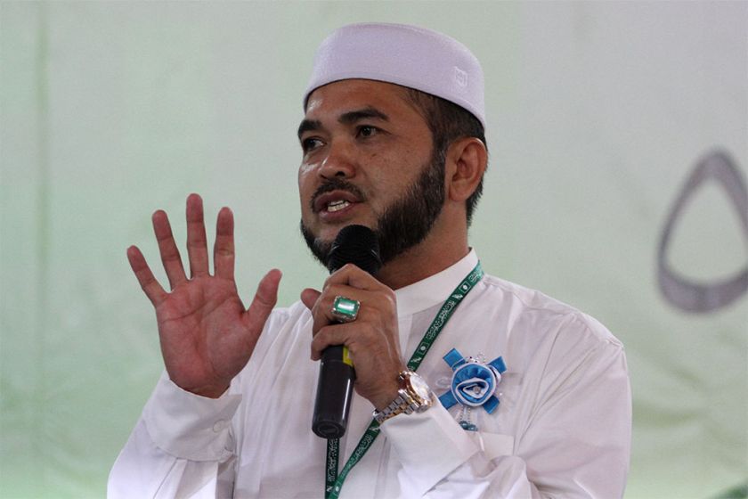 Election Director, Datuk Nik Muhammad Zawawi Salleh delivers his speech during the Muktamar Dewan Ulama PAS Pusat at the IOI Palm Villa in Kulaijaya, September 17, 2014. u00e2u20acu2022 Picture by Yusof Mat Isa