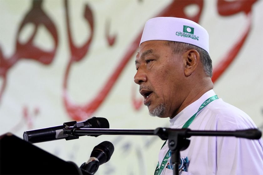 Acting Chief Dewan Ulama, Datuk Ahmad Yakob delivers his speech during the PAS Youth Wing Muktamar at the IOI Palm Villa in Kulaijaya, September 17, 2014. u00e2u20acu201d Picture by Yusof Mat Isa