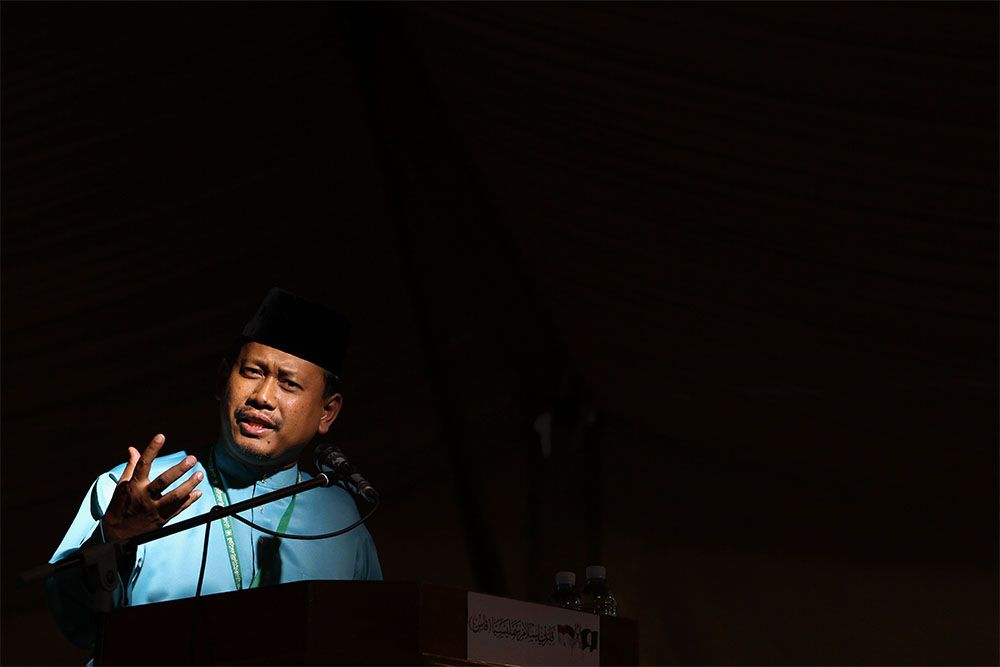 PAS Youth chief, Suhaizan Kaiat, addressing PAS delegates at the party's annual congress in Johor, September 19, 2014. u00e2u20acu201d Picture by Yusof Mat Isa