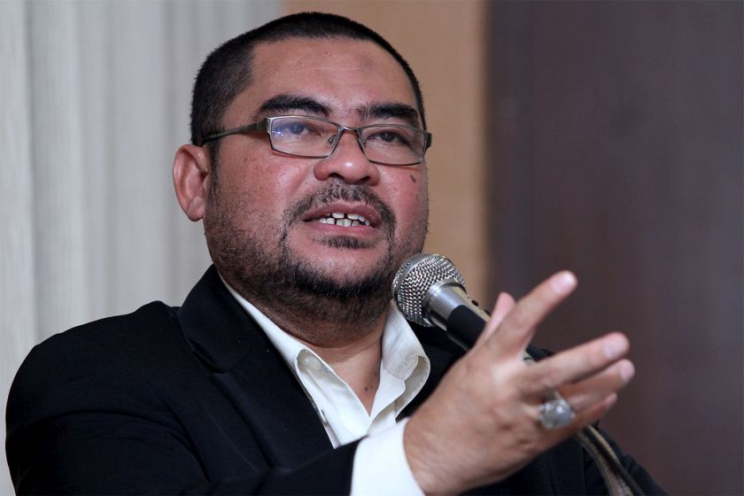 Mujahid Yusof Rawa delivers his speech at the launch of Peoples' Movement Against Racism in Sunway Lagoon Club, October 15, 2014. u00e2u20acu201d Picture by Yusof Mat Isa
