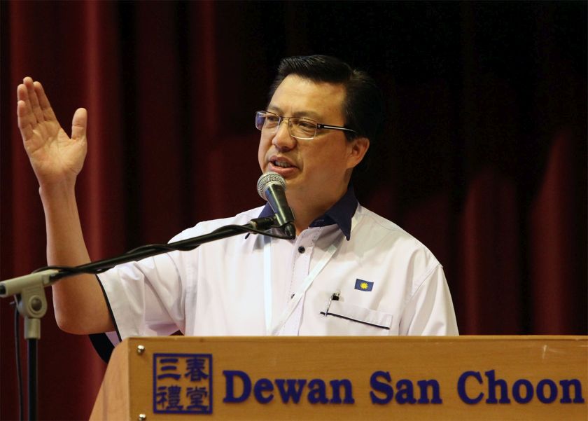 MCA President Datuk Seri Liow Tiong Lai delivers his speech at MCAu00e2u20acu2122s 61st Annual General Meeting in Kuala Lumpur, October 12, 2014. u00e2u20acu201d Picture by Yusof Mat Isann
