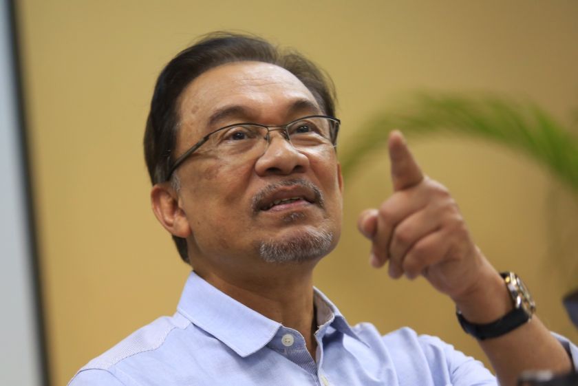 Anwar Ibrahim speaks to members of the media during a press conference at the Shah Alam Convention Centre, February 5, 2015. u00e2u20acu201d Picture by Saw Siow Fengnn