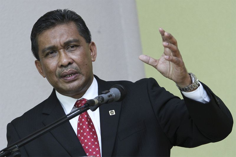 Datuk Takiyuddin Hassan delivers a speech during the implementation of Hudud in Malaysia seminar at the Masjid Tuanku Mizan Zainal Abidin in Putrajaya, April 1, 2015. u00e2u20acu201d Picture by Yusof Mat Isa