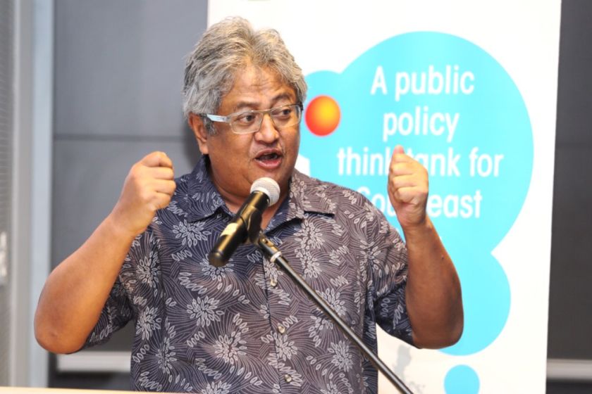 Zaid Ibrahim speaks at a forum titled ,The Malaysian Parliament: Reforms and Barriers, at the Jeffrey Cheah Institute on Southeast Asia at Sunway University, April 28, 2015. u00e2u20acu201d Picture by Choo Choy May