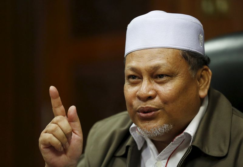 Kelantan Deputy Chief Minister Datuk Nik Amar Abdullah speaks during an interview with Reuters in Kota Baru April 5, 2015. u00e2u20acu2022 Reuters pic