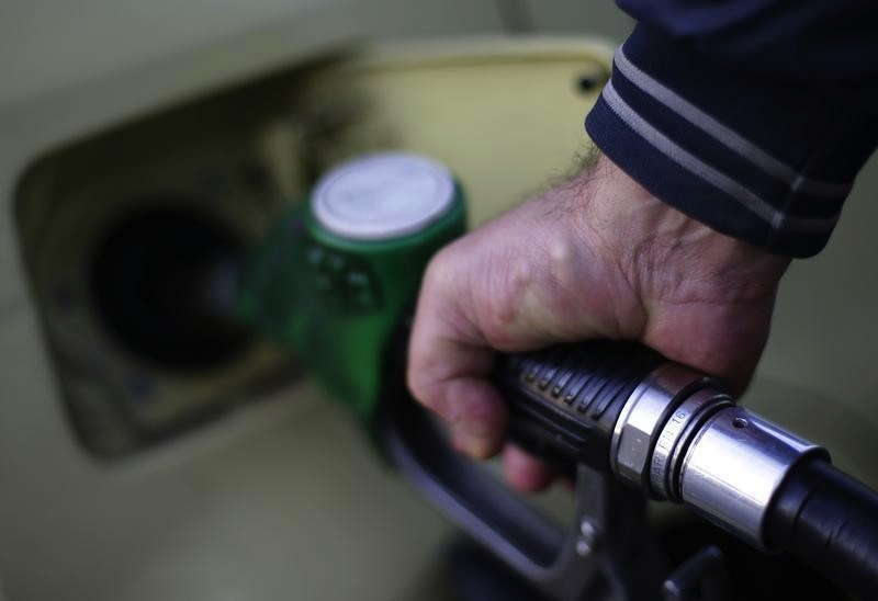 A man fills up his car at a petrol station in Rome January 6, 2015. u00e2u20acu201du00c2u00a0Reuters pic