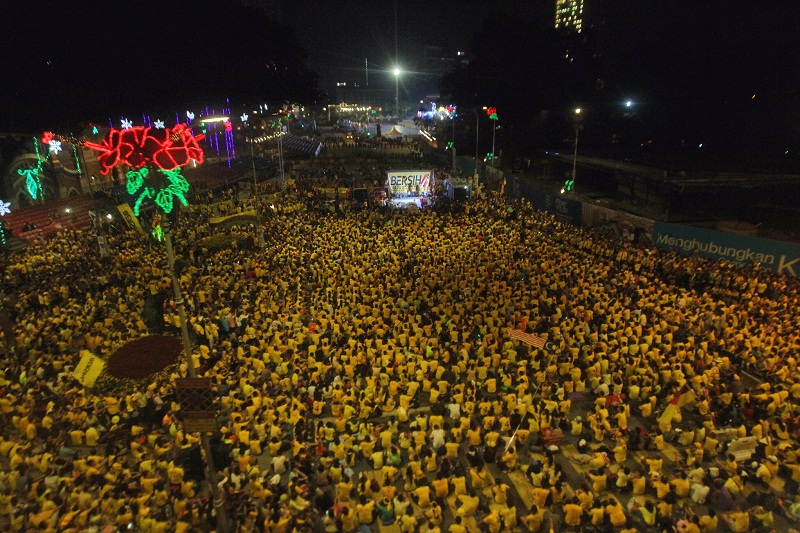 An aerial view of the crowd gathered at the Bersih 4 rally in Kuala Lumpur, August 30, 2015. u00e2u20acu201d Picture by Saw Siow Feng