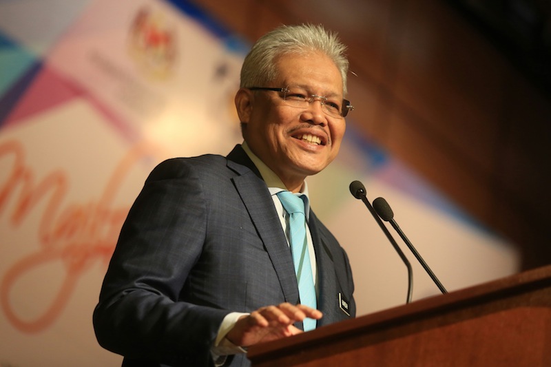 The handing over of duties by former Domestic Trade, Cooperatives and Consumerism Minister Datuk Seri Hasan Malek (pic) to the new minister, Datuk Hamzah Zainuddin, August 6, 2015.u00e2u20acu201du00c2u00a0Picture by Saw Siow Feng