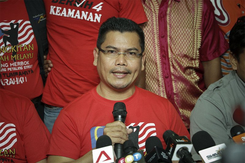 Datuk Jamal Md Yunos speaks to members of the media during a press conference  at the Kelab Sultan Sulaiman in Kuala Lumpur, September 10, 2015. u00e2u20acu201d Picture by Yusof Mat Isa