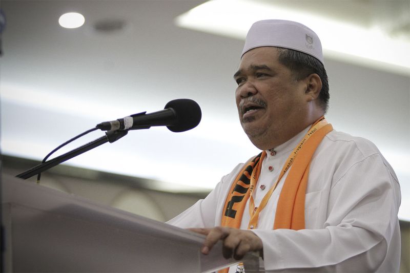 Amanah President, Mohamad Sabu delivers his keynote address at the Amanah launch in IDCC Shah Alam, September 16, 2015. u00e2u20acu2022 Picture by Yusof Mat Isa