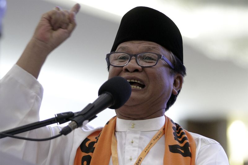 Amanah secretary-general, Anuar Tahir speaks at the Amanah launch in IDCC Shah Alam. u00e2u20acu2022 Picture by Yusof Mat Isa