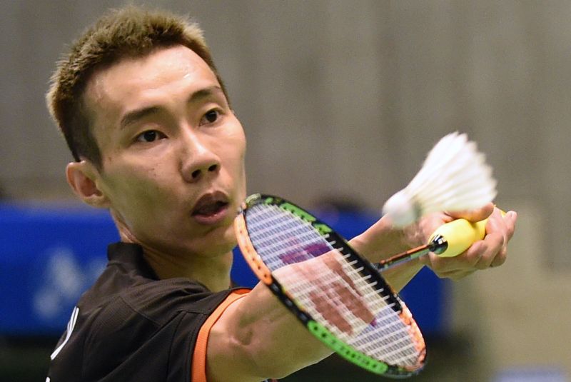 Lee Chong Wei in loss to Lin Dan of China second round Japan Open Superseries Tokyo September 10, 2015. AFP PHOTO / TOSHIFUMI KITAMURA