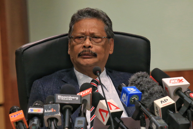 Attorney-General Tan Sri Mohamed Apandi Ali speaking at a press conference on October 13, 2015. u00e2u20acu201d Picture by Saw Siow Feng 