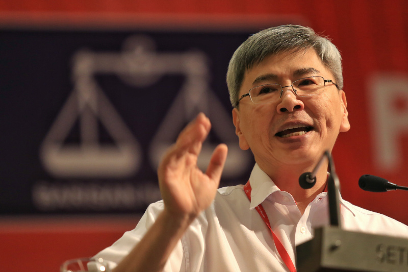 Gerakan president Datuk Mah Siew Keong speaking during the partyu00e2u20acu2122s 44th National Delegates Conference at the Setia Convention Centre, Shah Alam, Oct 18, 2015. u00e2u20acu201d Picture by Saw Siow Feng