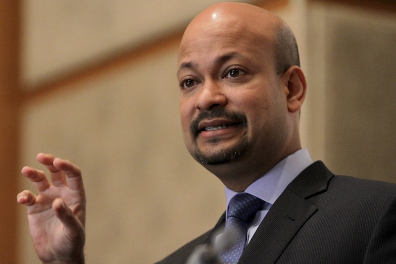 1MDB president and group executive director Arul Kanda speaks during a news conference at the Royal Chulan in Kuala Lumpur, October 31, 2015. u00e2u20acu201d Picture by Mohd Yusof Mat Isa 