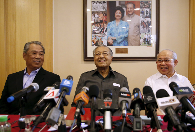 (From left) Umnou00e2u20acu2122s deputy president Tan Sri Muhyiddin Yassin, former prime minister Tun Dr Mahathir Mohamad and Gua Musang MP Tengku Razaleigh Hamzah giving a news conference in Putrajaya, , October 12, 2015. u00e2u20acu201d Reuters pic
