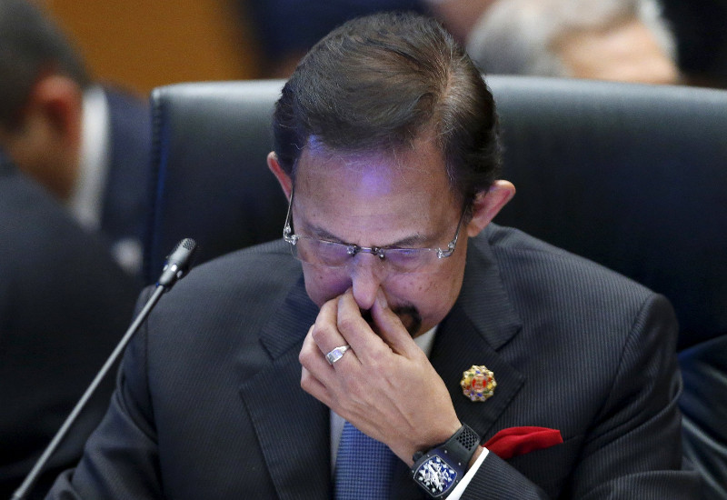 Bruneiu00e2u20acu2122s Sultan Hassanal Bolkiah attends the plenary session at the 27th Asean summit in Kuala Lumpur, November 21, 2015. u00e2u20acu201c Reuters pic