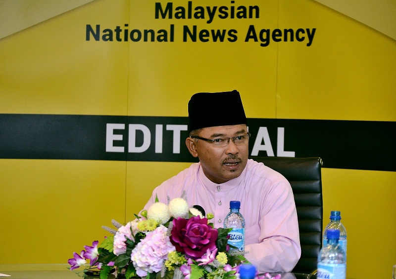 Malacca Chief Minister and Umno Supreme Council member Datuk Seri Idris Haron speaks during an interview with Bernama, Kuala Lumpur, on December 11, 2015. u00e2u20acu201d Bernama pic
