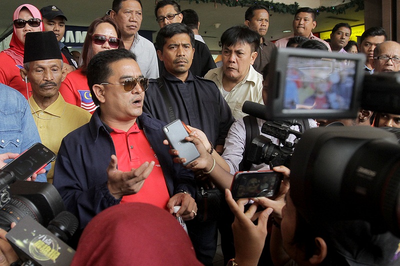 Mohd Ali Baharom, better known as Ali Tinju, speaks to reporters at Kota Raya, in Kuala Lumpur, on December 18, 2015. u00e2u20acu201d Picture by Yusof Mat Isa