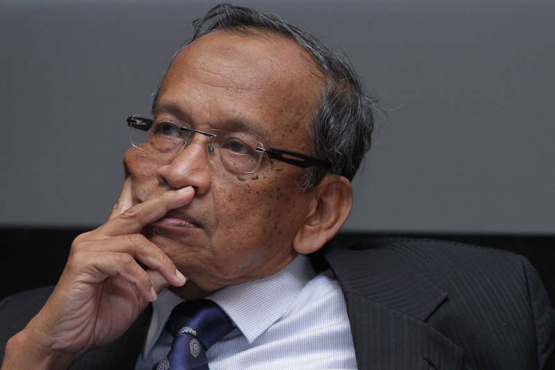 Auditor-General Tan Sri Ambrin Buang is pictured during a media session on the third series of the 2014 Auditor-Generalu00e2u20acu2122s Report, in Putrajaya, Dec 2, 2015. u00e2u20acu201d Picture by Yusof Mat Isa 