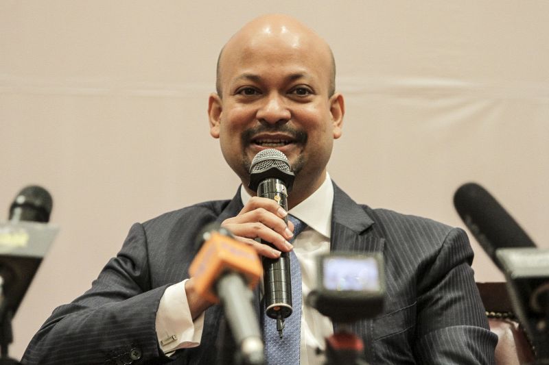 1MDBu00e2u20acu2122s Arul Kanda Kandasamy speaks at a press conference in Kuala Lumpur, December 31, 2015. u00e2u20acu2022 Picture by Yusof Mat Isa