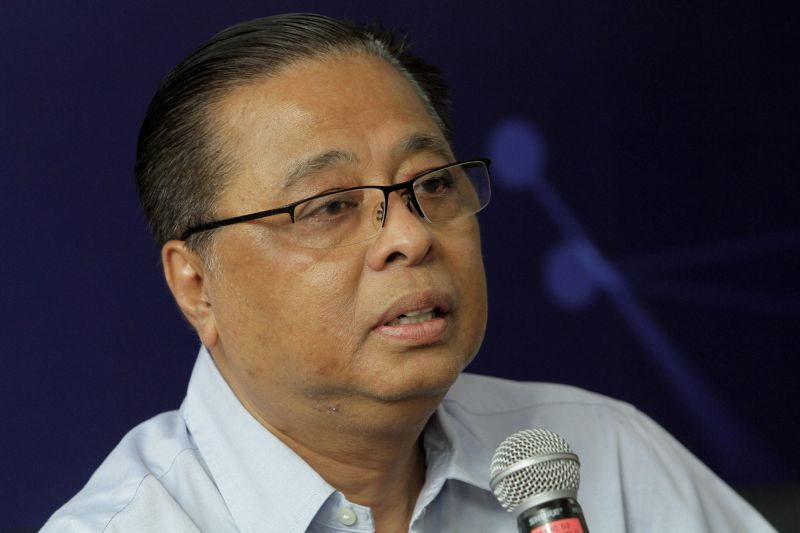 Datuk Seri Ismail Sabri Yaakob speaks to members of the media during a press conference in Kuala Lumpur, December 8, 2015. u00e2u20acu201d Picture by Yusof Mat Isa