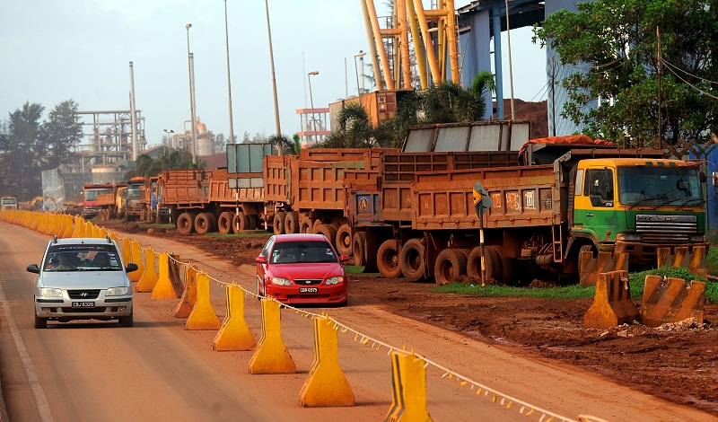Lorries carrying bauxite stop at the side of the road near the Kuantan Port, in Pahang, January 2, 2016. u00e2u20acu201d Bernama pic