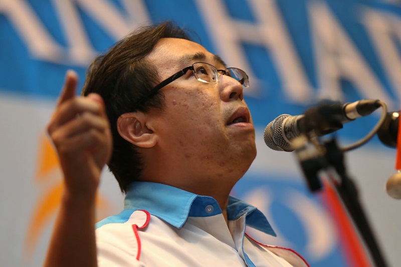 PKRu00e2u20acu2122s Teja state assemblyman, and PKR Youth secretary Chang Lih Kang speaks at the Pakatan Harapan Leadership Conference in Shah Alam, January 9, 2016. u00e2u20acu201d Picture by Saw Siow Feng