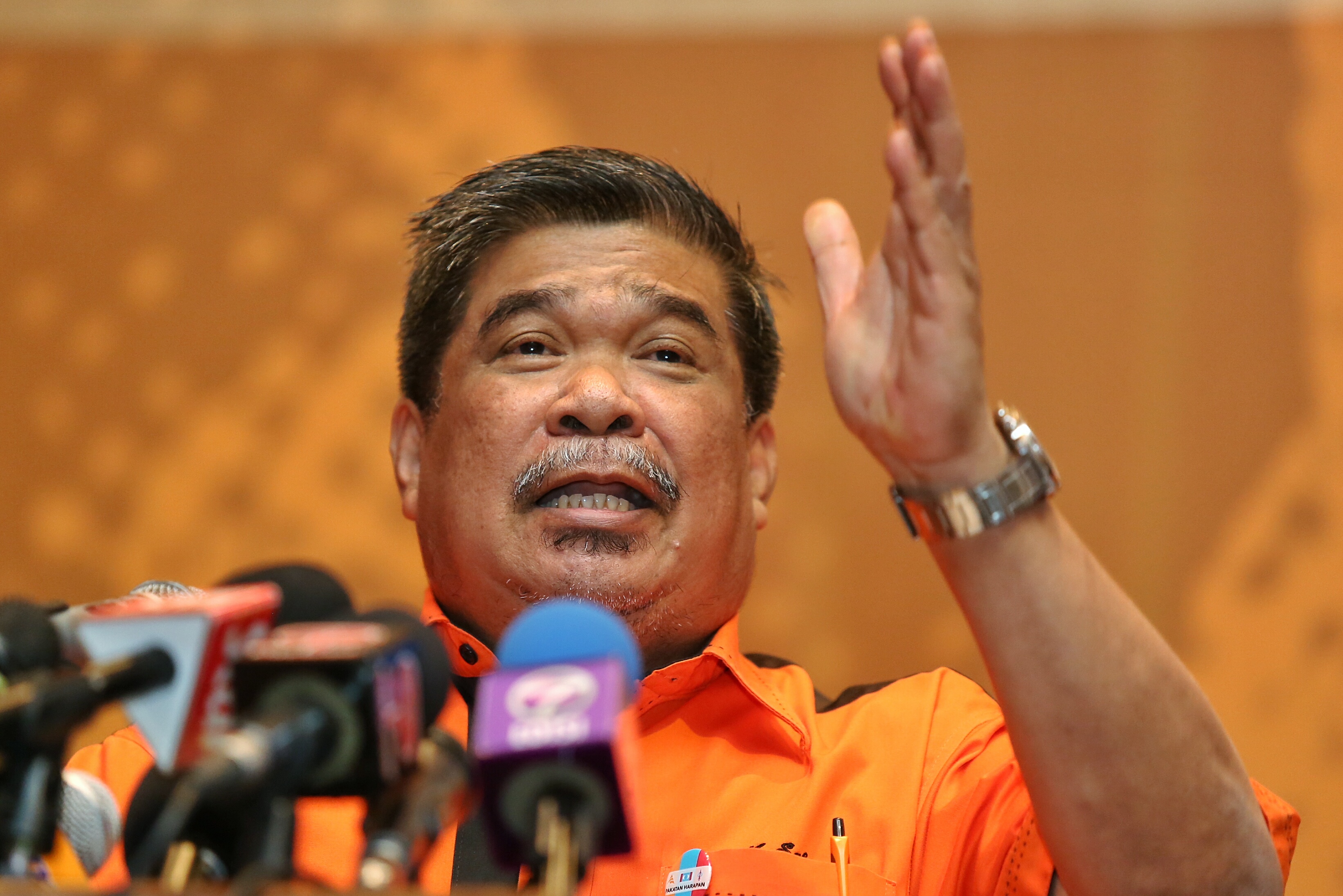 Parti Amanah Negara President Mohamad Sabu speaks at the Pakatan Harapan Leadership Conference in Shah Alam, January 9, 2016. u00e2u20acu201d Picture by Saw Siow Feng
