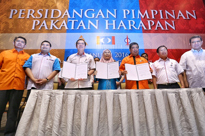 Pakatan Harapan leaders pose for a picture after signinging the agreement during the coalition's leadership conference in Shah Alam, January 9, 2016. u00e2u20acu201d Picture by Saw Siow Feng 