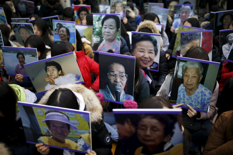 Students hold portraits of deceased former South Korean u00e2u20acu02dccomfort womenu00e2u20acu2122 during a weekly anti-Japan rally in front of Japanese embassy in Seoul, South Korea, December 30, 2015. u00e2u20acu201d Reuters pic