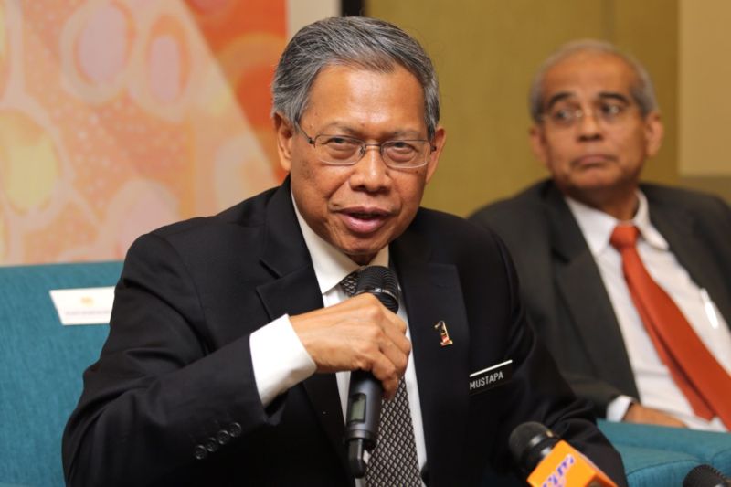 Datuk Seri Mustapa Mohamed speaks at the Bumiputra halal industry forum at Menara MITI, Kuala Lumpur, February 29, 2016. u00e2u20acu2022 Picture by Choo Choy May