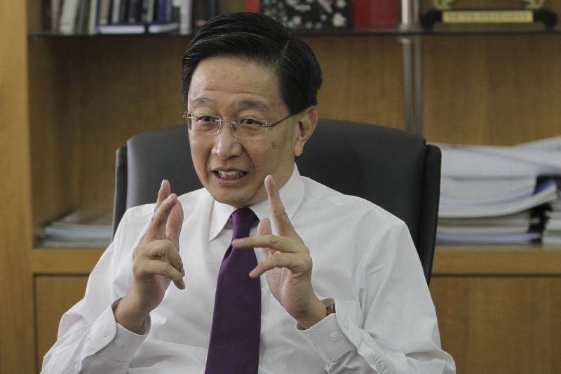 Datuk Teng Chang Khim speaks during an interview at his office in Shah Alam February 16, 2016. u00e2u20acu201d Picture by Yusof Mat Isa