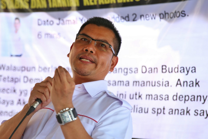 Datuk Jamal Mohd Yunus speaks at a press conference at Sekinchan, March 12, 2016. u00e2u20acu201d Picture by Saw Siow Feng