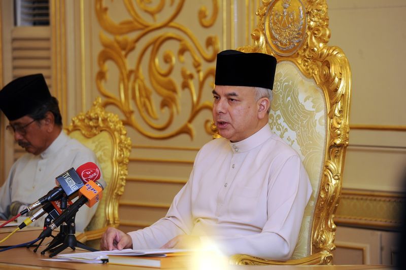 Sultan Perak Sultan Nazrin Shah berkenan menyampaikan titah pada Mesyuarat Dewan Negara Perak ke-165 di Istana Iskandariah padap 15 Mac, 2016. u00e2u20acu201d Foto Bernama