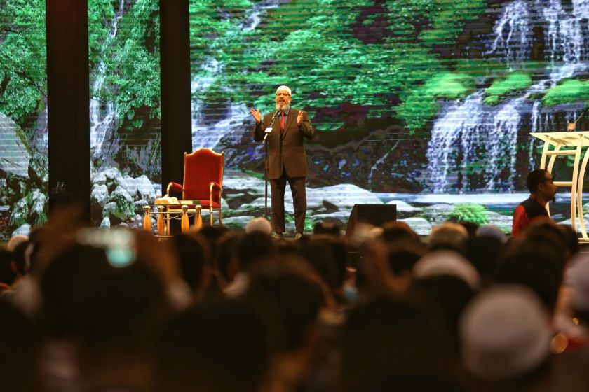 Dr Zakir Naik delivers his lecture in Bukit Jalil, Kuala Lumpur, April 16, 2016. u00e2u20acu2022 Picture by Saw Siow Feng