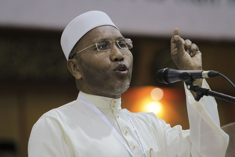 PAS vice-president Idris Ahmad speaks at the 62th PAS Muktamar in Pengkalan Chepa, Kelantan, June 3, 2016. u00e2u20acu2022 Picture by Yusof Mat Isa