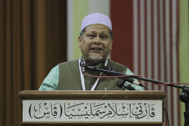 PAS vice-president Datuk Mohd Amar Abdullah speaks at the 62th PAS Muktamar in Pengkalan Chepa, Kelantan, June 3, 2016. u00e2u20acu2022 Picture by Yusof Mat Isa