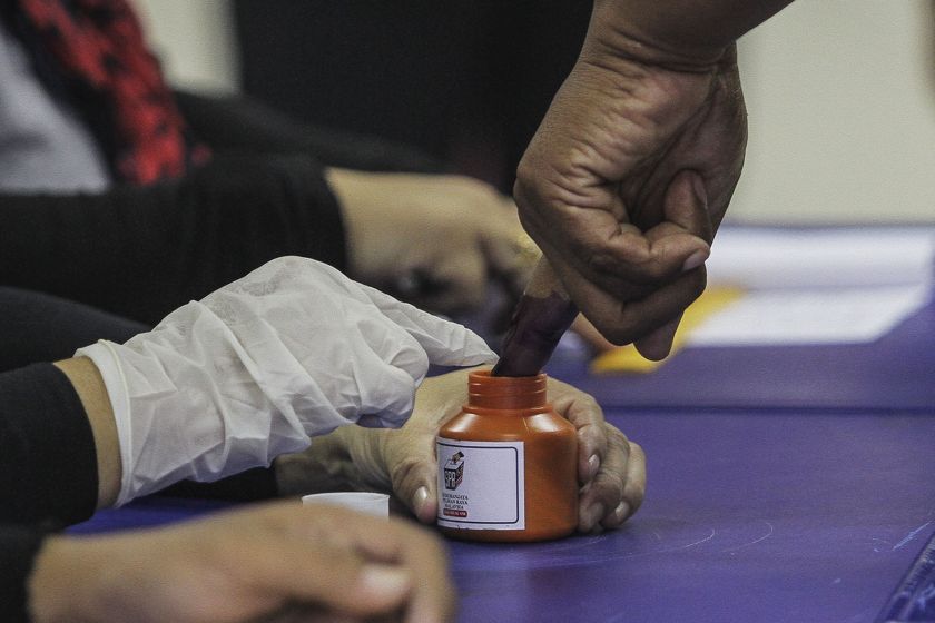 A voter gets his finger marked with ink before he casts his ballot in the Sungai Besar by-election at Sekolah Kebangsaan Sungai Limau, June 18, 2016. u00e2u20acu201d Picture by Yusof Mat Isa