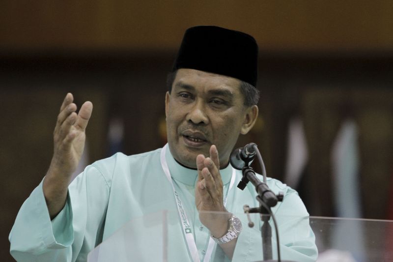 PAS secretary-general Datuk Takiyuddin Hassan speaks at the 62th PAS Muktamar in Pengkalan Chepa, Kelantan, June 3, 2016. u00e2u20acu2022 Picture by Yusof Mat Isa